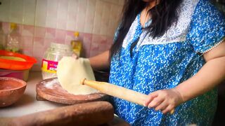 Sass ko jabardast Choda - Indian Desi Hot Mother_in_law Cooking without pajama & open big ass With juicy Pussy, just then stepson