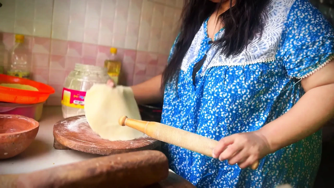 Sass ko jabardast Choda - Indian Desi Hot Mother_in_law Cooking without pajama & open big ass With juicy Pussy, just then stepson