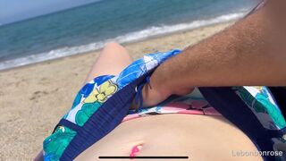 My friend masturbates me on the beach in front of everyone!
