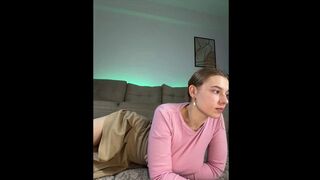Jucielussie fingering pink pussy like never before
