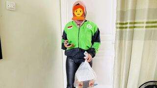 An innocent girl courier gets pranked by a lewd guy