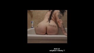 Pawg goth girl dirty talking while making herself cum on the tub