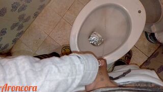Amateur pissing squirt floods muddy mouth