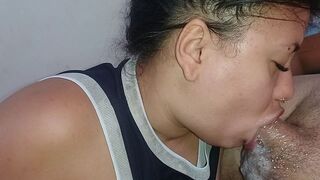 She's a skillful blowjob artist, she plays with the penis in her mouth, she enjoys sucking it, it's impressive‍????