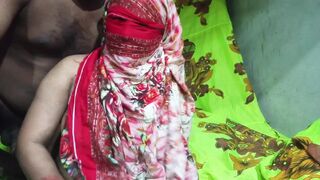 I gave a lot to Desi Bhabhi. Bhabhi's many waters were sometimes worked with her hands, she borrowed a lot