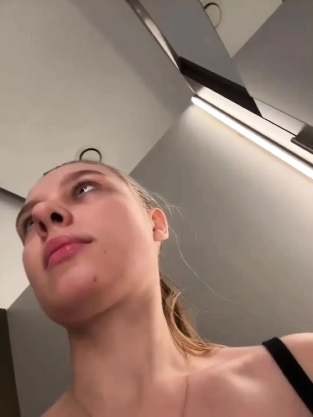 Jucielussie horny in changing room