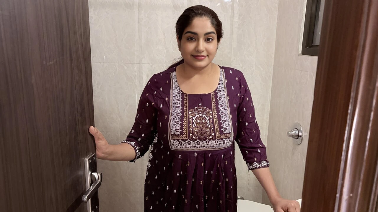Jija-Sali Affair- Aarushi caught Jijaji watching her pee, then Arushi showed him everything on Bedroom