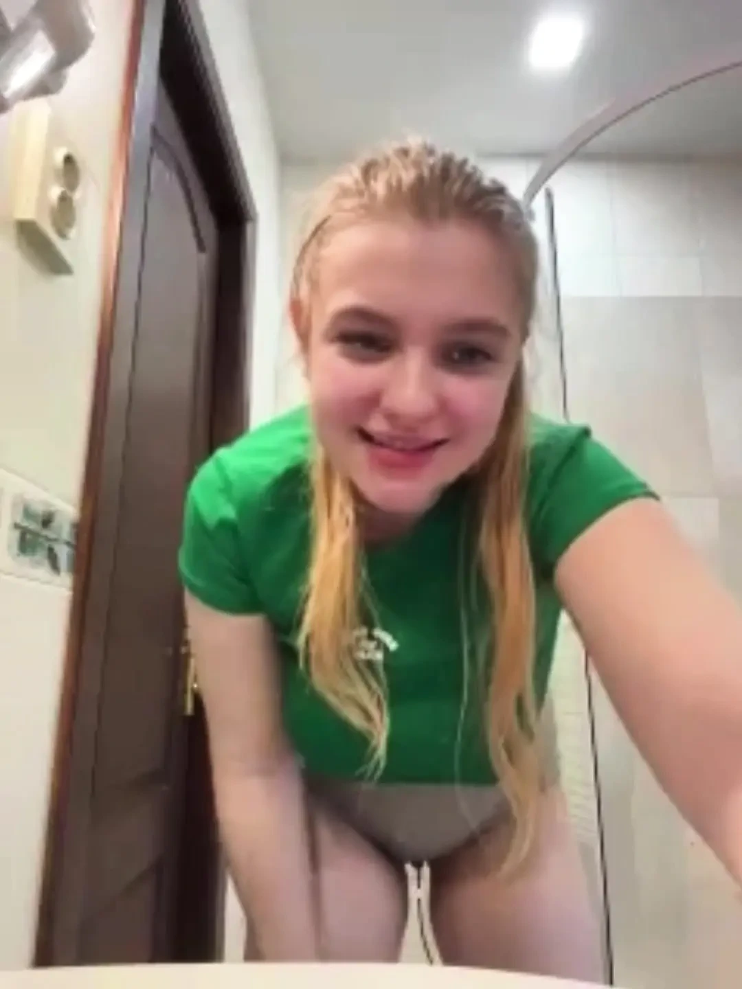 Crazy squirting and deepthroat with big dildo