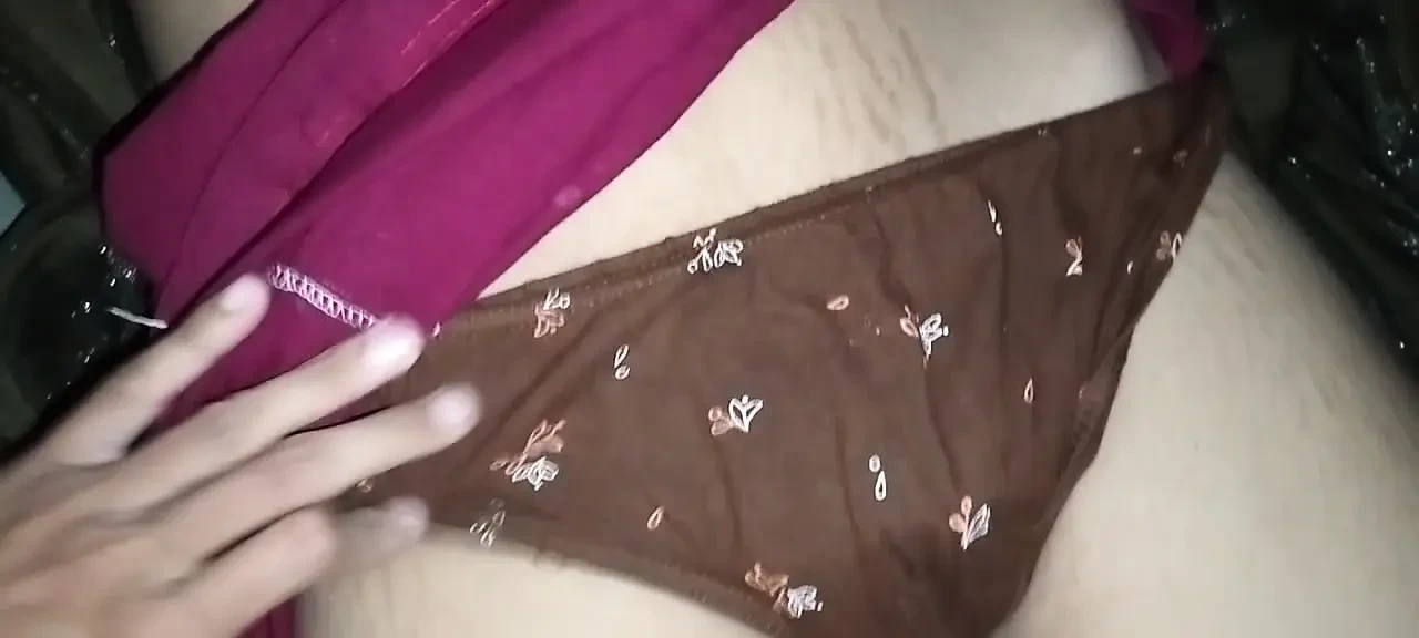 Cute Pussy Fingering Women Hotie