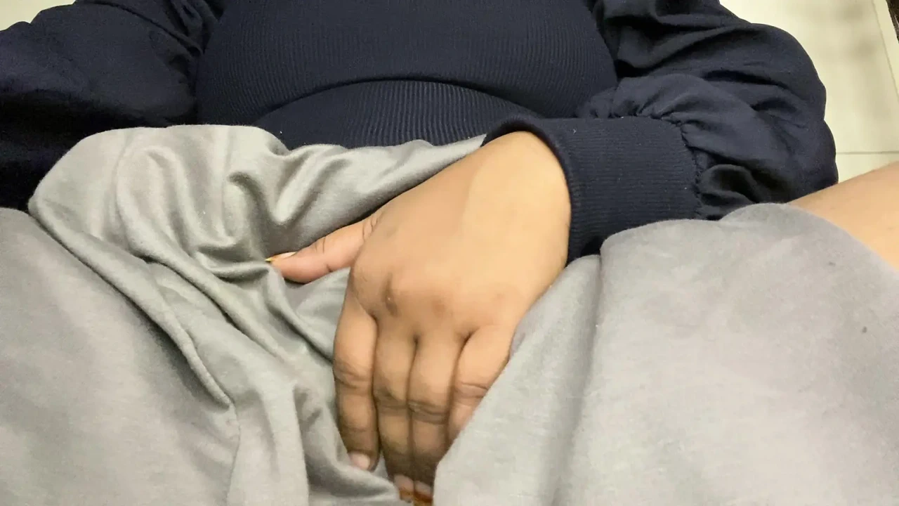 Tamil girlfriend speaking she needs sex while fingering