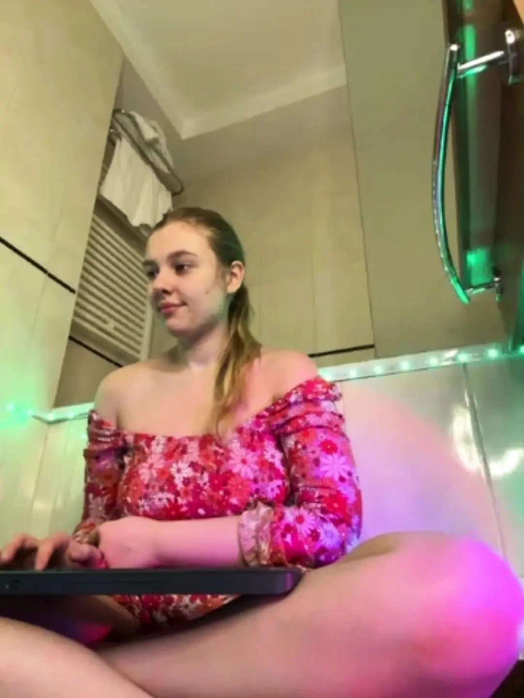 Multi-squirt. Incredible squirt into leggings
