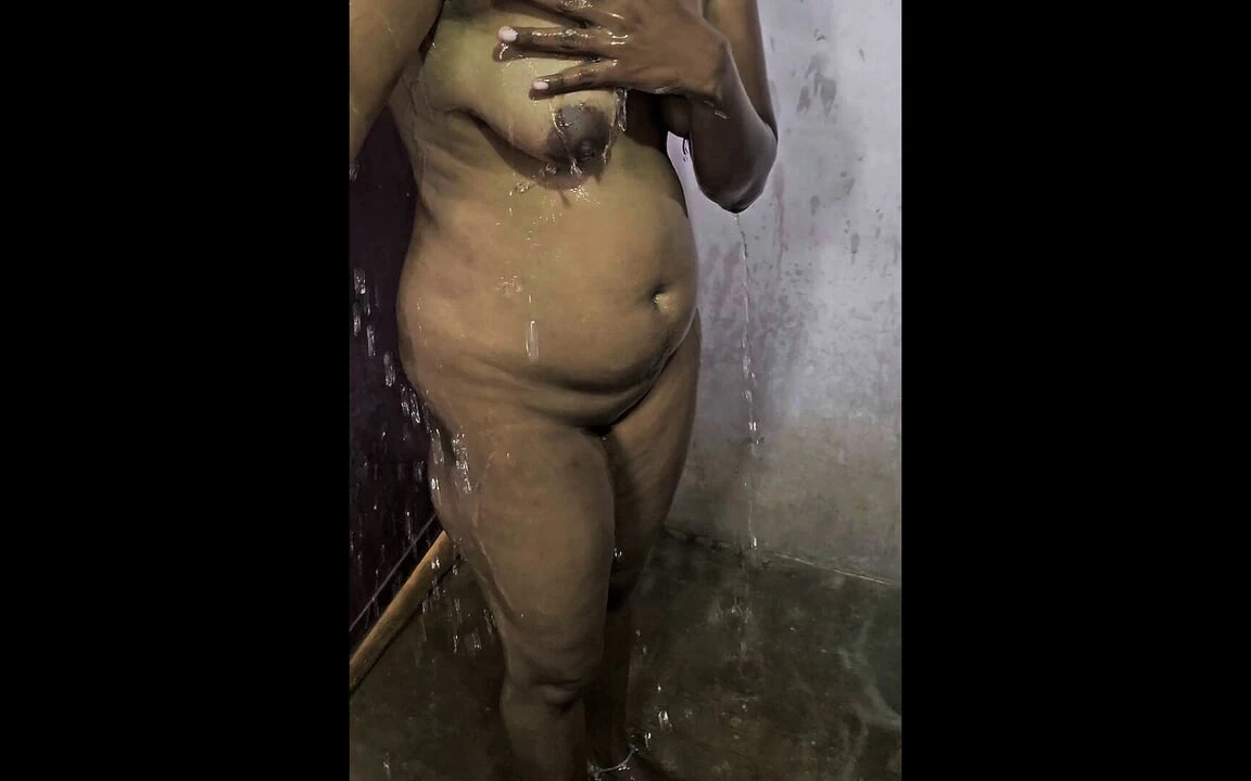 Tamil Young Housewife Bathing