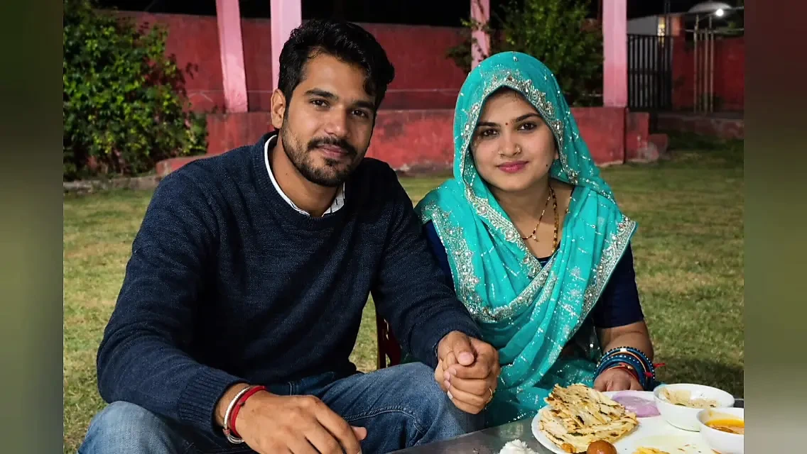 Outdoor Bengali Stepsis having dinner with boyfriend romantic video
