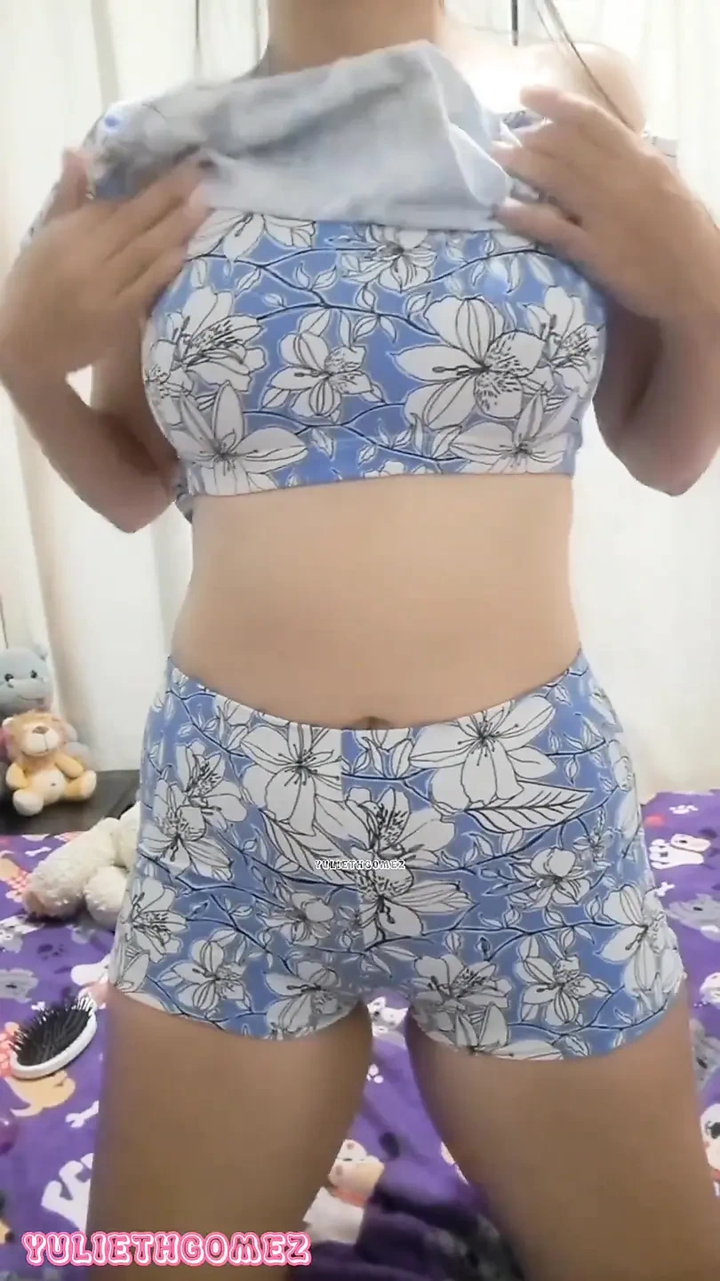 18 Year Old College Girl Loses a Bet and Shows Me Her Tits