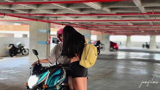 I'M COMING! How good it feels to have my fingers wet with my girlfriend's cum in the river