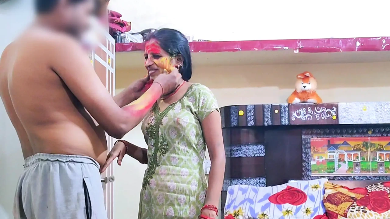Gar aai Pados ki bhabhi ke sath holi kelte samay chudai kar diya in Hindi Audio