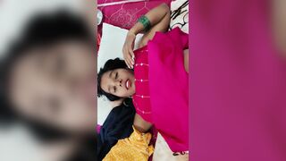 Pyasi bhabhi - Hot desi gav ki ladki aapne boyfriend ke sath sex kar rahi he, bhabhi pregnant he aaur bhabhi ka Pati bahar kamane gaya he.