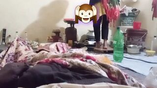 I was cooking and the guy masturbated behind my back. Indian desi boy and mummy