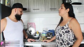 My boyfriend is unfaithful so I take advantage of the plumber's service to fuck him and do the same to him - Porno En Español