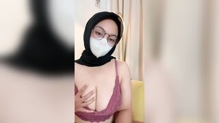 Shake Tight Pussy Virgin Hijab