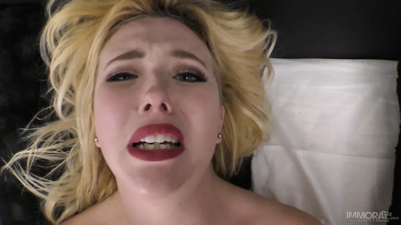 Samantha Rone's crazy squirting christmas threesome with Santa & his Elf