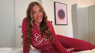 Big Titty Australian Babe needs help with rent money - Alanna Pow