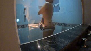 I film my girlfriend while she's showering, look at her natural body