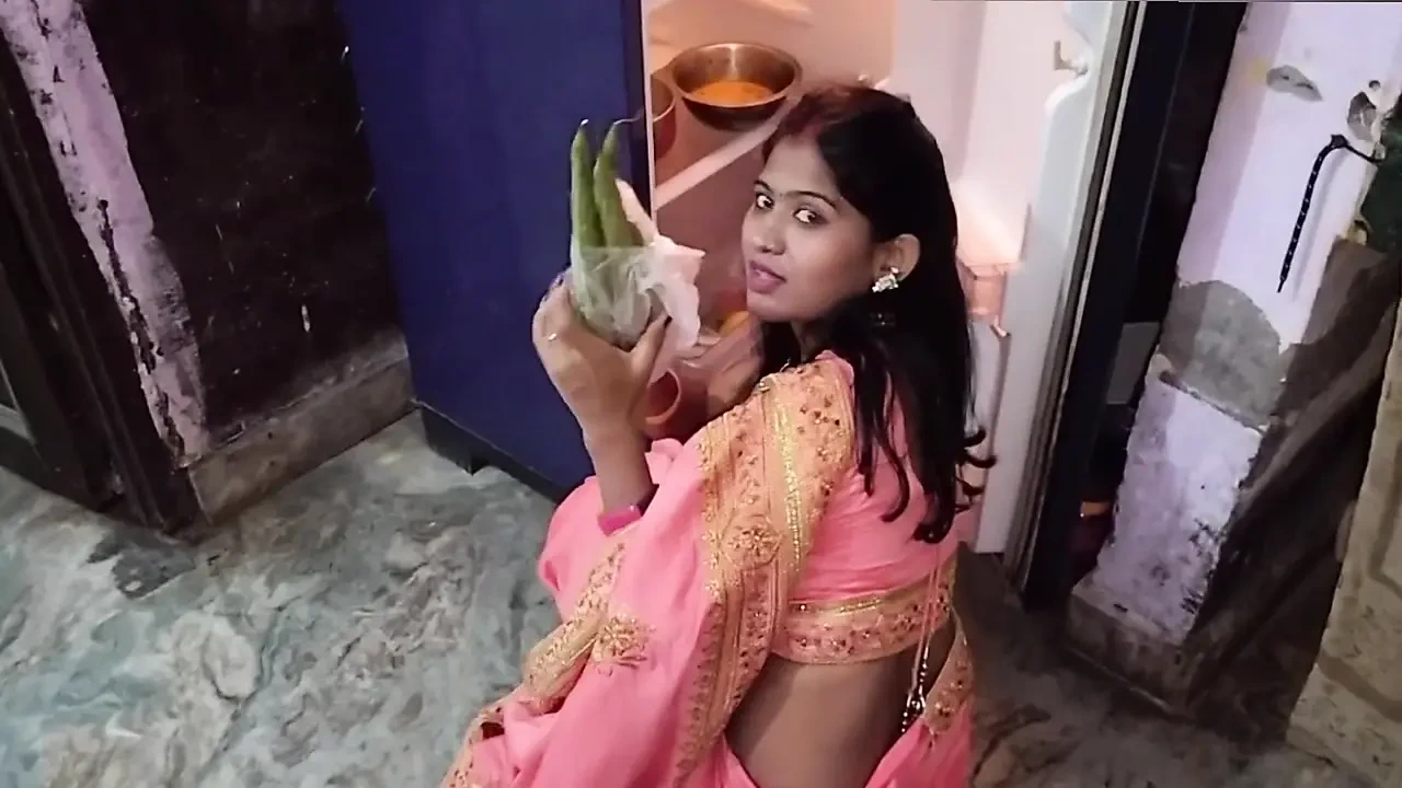 Muslim Outdor video.I met a girl in an auto and took her home to work at a beauty parlor and fucked her.