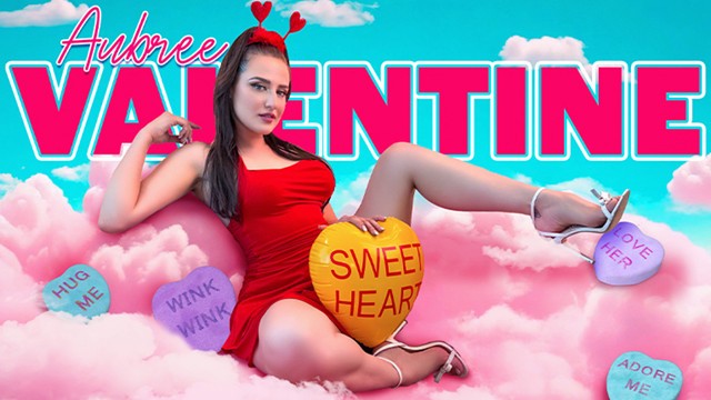 Pussy in the Spotlight: Aubree Valentine Shrieks in Bliss as Donnie Fingers Her to the Limit