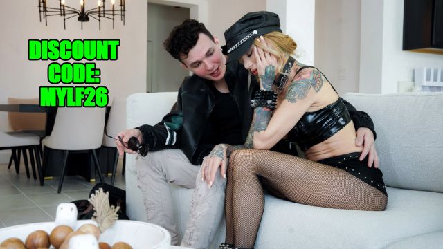 Stepmom Welcomes Her Stepson Home by Spreading Her Legs and Proving She's His Ultimate Fucktoy