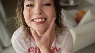Ultra-babe Sucks My Dick Like a Chupachups
