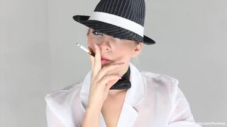 Smoking tease with blonde beauty Dahlia Sky