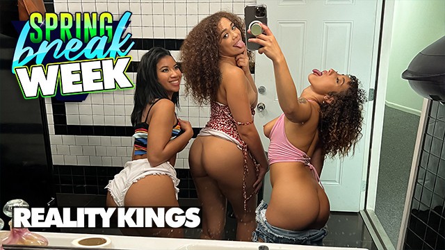 REALITY KINGS - Willow Ryder Shows Her Perky Tits To Seduce Kira Perez & Ameena Green For A Threeway