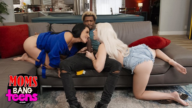 REALITY KINGS - Damion Dayski Watches Gia OhMy & Sandy Love Scissoring While Giving Him A Handjob