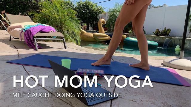 HOT MOM DOES YOGA