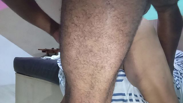 Cuzinho sendo lascado.