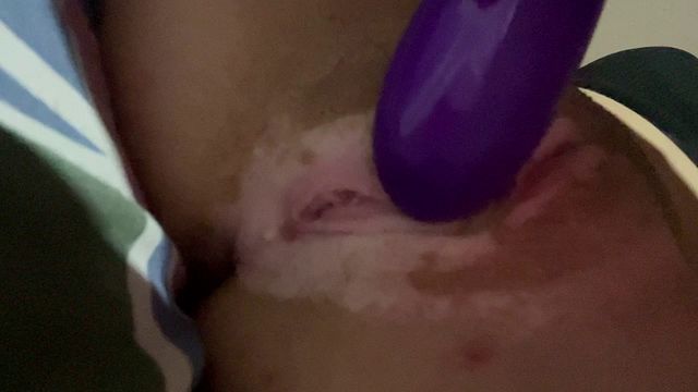 Tocando mi vagina vibrando