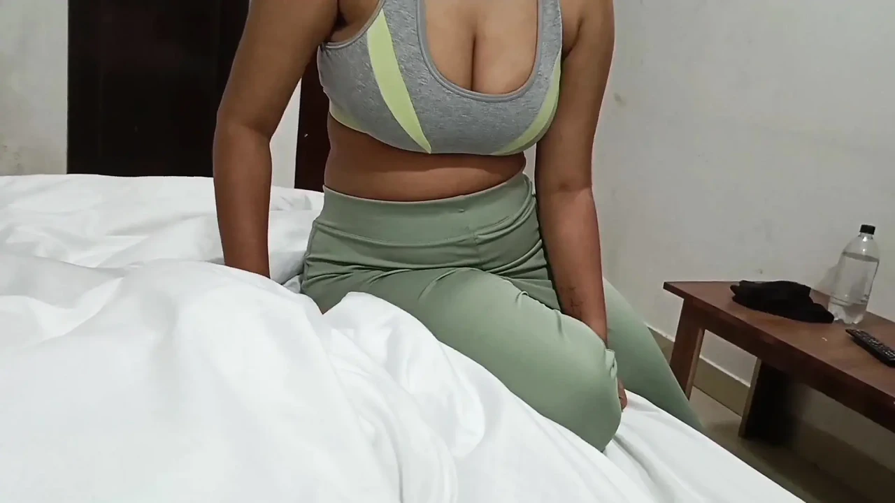 Behenchod Apne hi Behen ko hi chod Diya sale ne desi stepsis he want to sleep with hot teen stepsister in Hindi