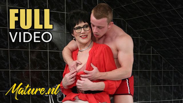 Hot Grandma Ryanne Needs a Hard Young Cock To Penetrate Her Pussy!