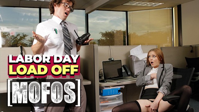 MOFOS - Cutie Ava Hardy Pushes The Nerdy Pervert Robby Apples' Head Into Her Pussy For Labor Day