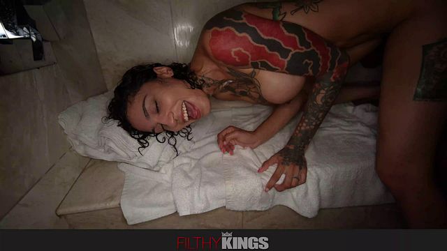 FILTHY KINGS - Tattooed Babe Ravyn Alexa Gets Pounded Hard in Wet Shower