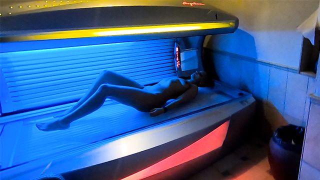 POV FOOTJOB | Ebony-Girl ALONE IN SOLARIUM