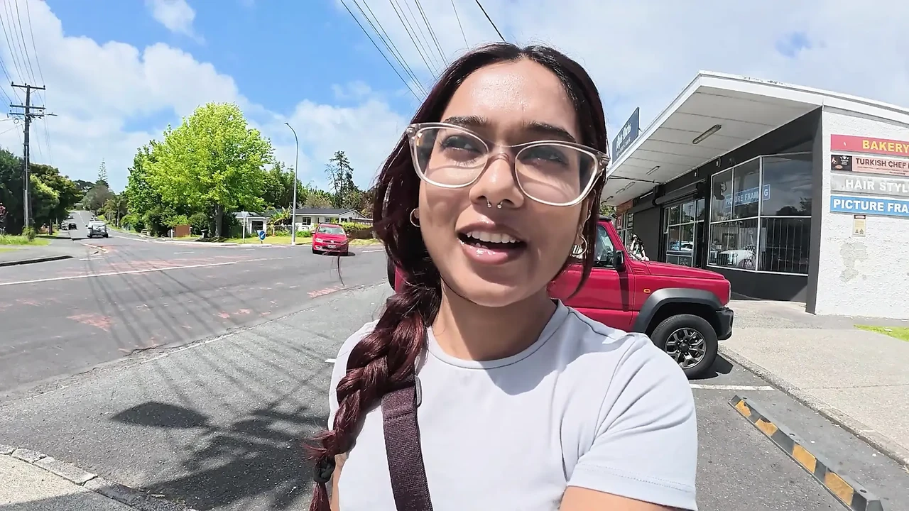 Petite Desi Mia Z masturbates outdoors on a hike
