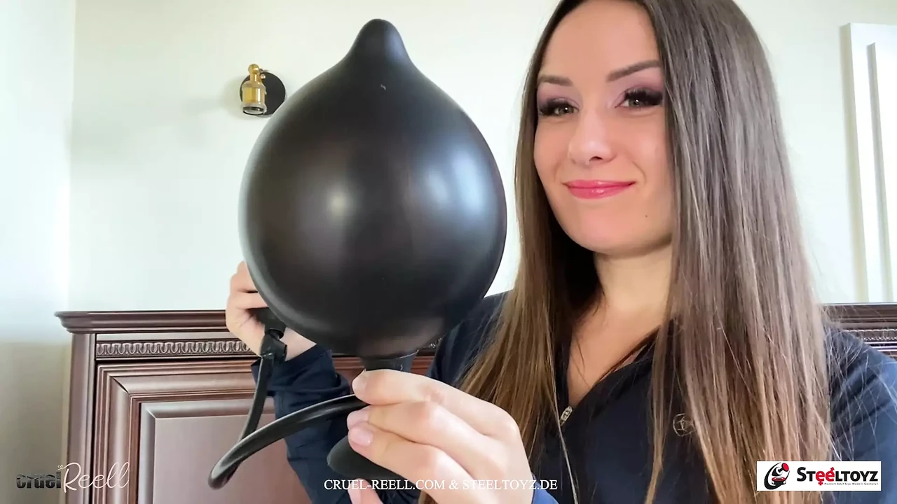 The inflatable butt plug in the size of Steeltoyz with Cruel Reell