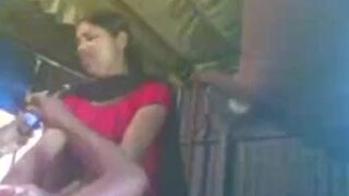 Aunty ne dusre ka lund pe nachi