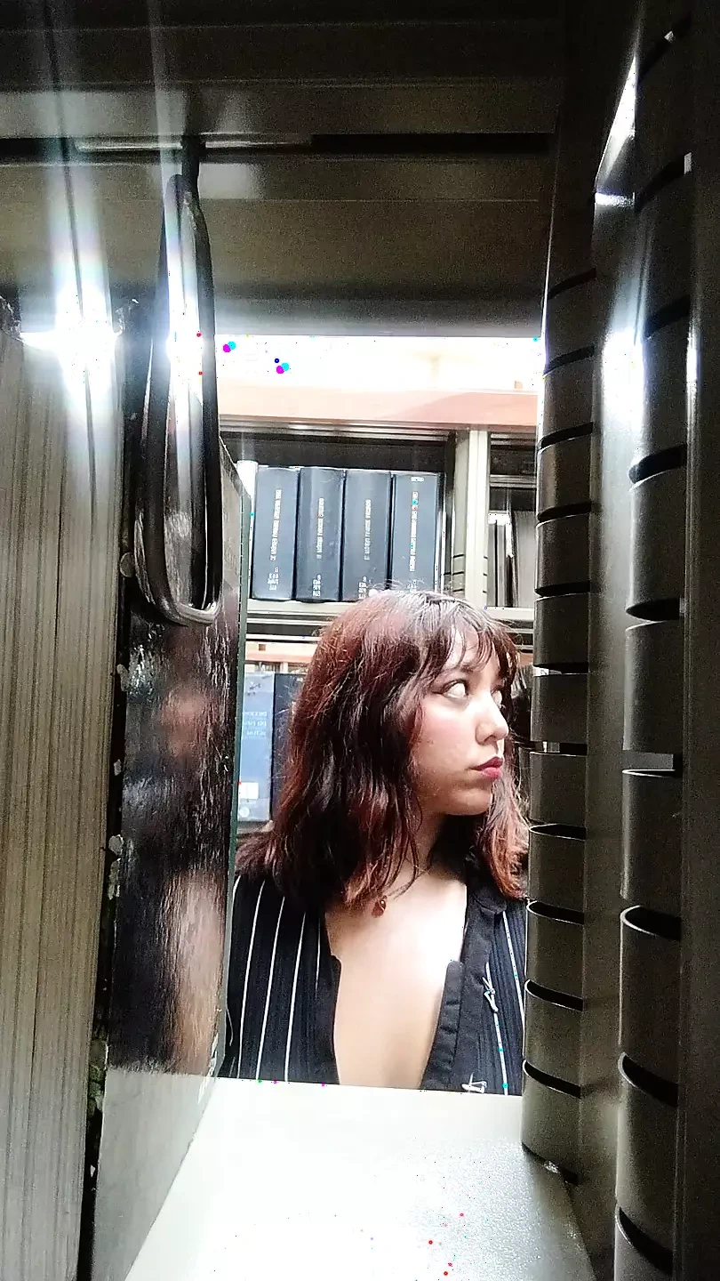 A little naughty in a royal library ????