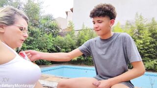 Stepmom Her Pool Her Trapped Puts Two Hands in Her Fisting Ass
