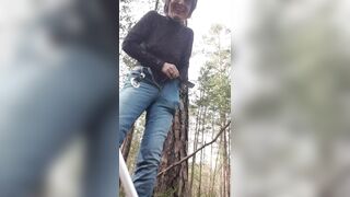 Going nude outdoor and squirting