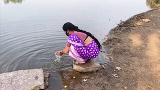 Desi Gaon ki beautiful Bhabhi outdoor Private Sex full Hindi audio Indian hot love couple jungle MMS video