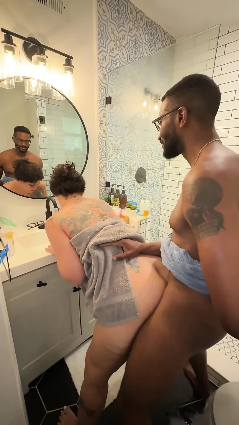 Behind the Scenes!! Psilo Siren & Matt Fuck in the Morning While They Are Brushing Their Teeth!!